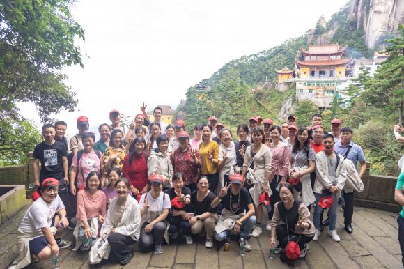 2023年新業(yè)集團(tuán)同心筑夢(mèng)三十載，攜手共攀九華山